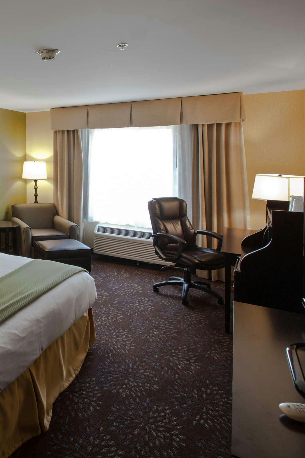 Hotel Holiday Inn Express Hotel & Suites North Troy photo 2