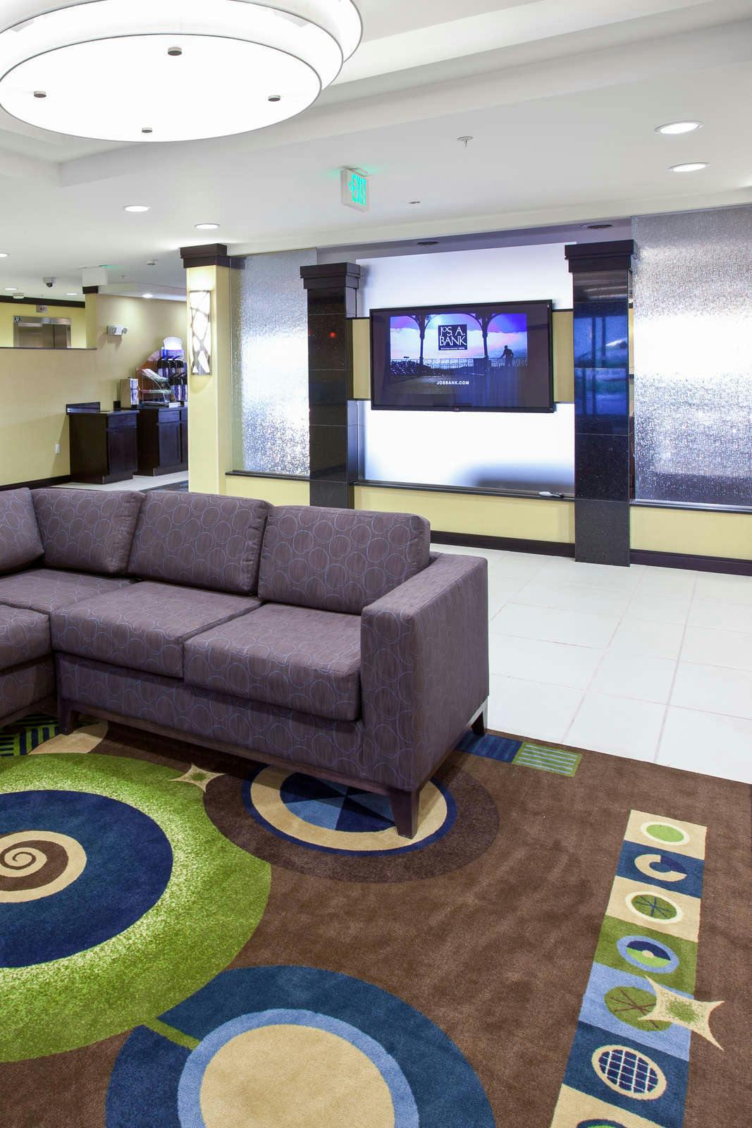 Hotel Holiday Inn Express Hotel & Suites North Troy photo 4