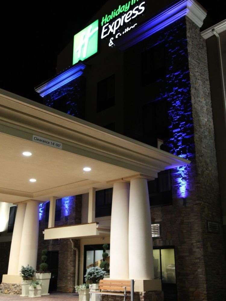Hotel Holiday Inn Express Hotel & Suites Huntsville Airport photo 5
