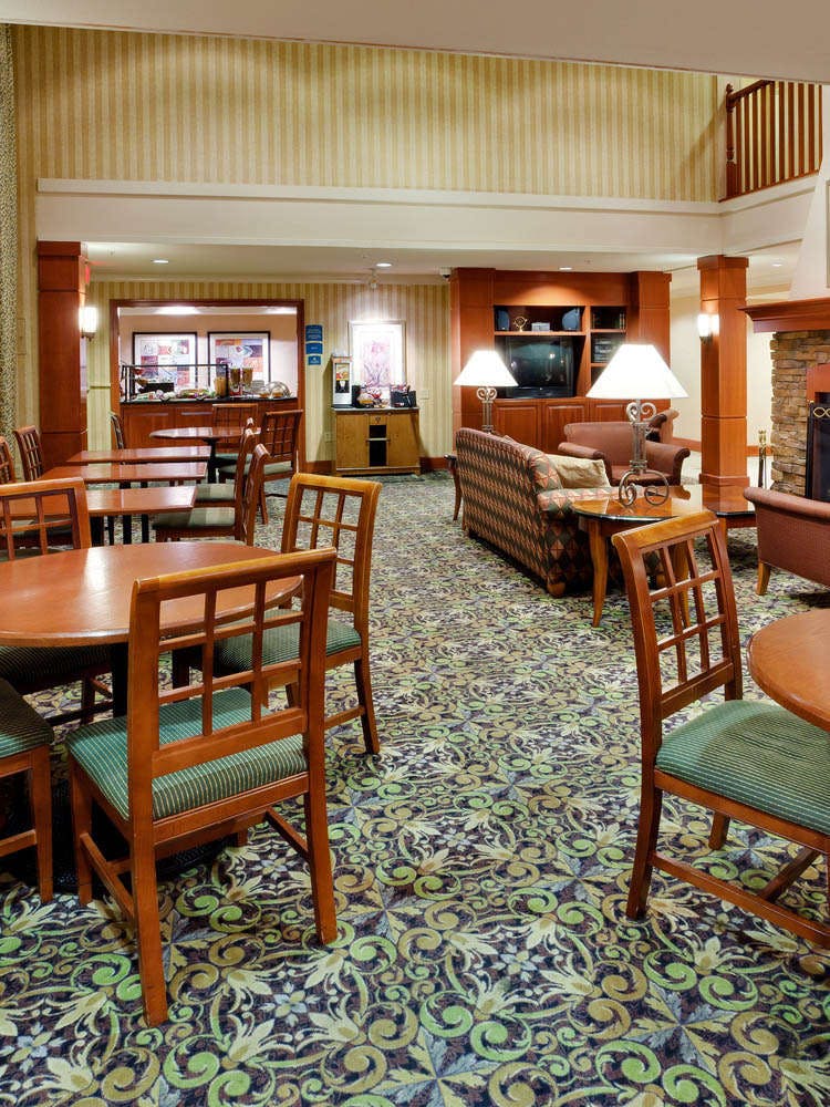 Hotel Staybridge Suites Allentown Airport photo 3