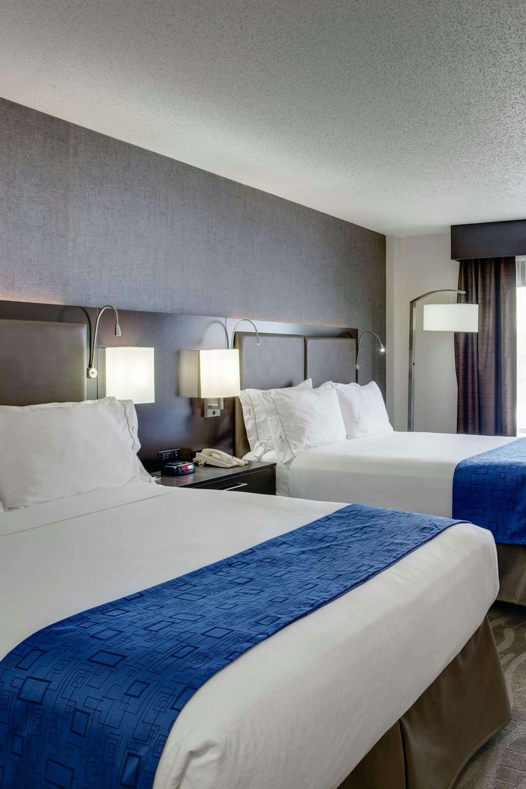 Hotel Holiday Inn Express Hotel & Suites Meadowlands photo 2