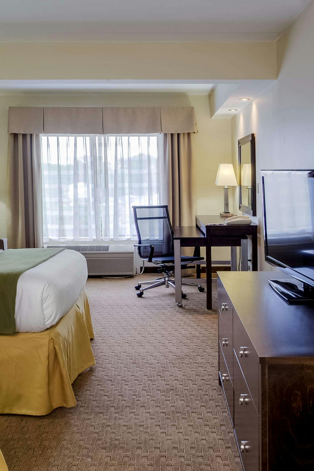 Hotel Holiday Inn Express Hotel & Suites Laurel photo 4