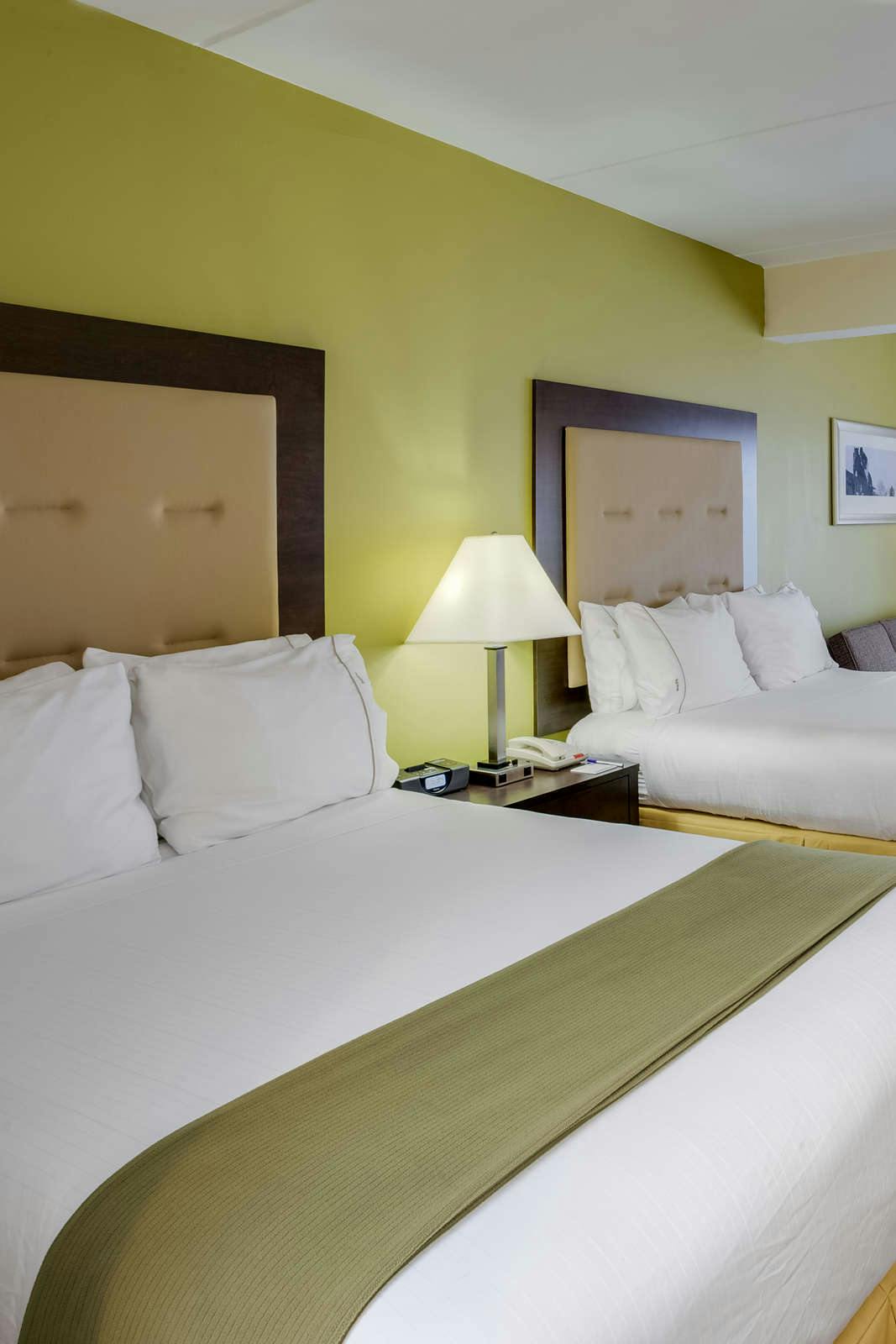 Hotel Holiday Inn Express Hotel & Suites Laurel photo 1