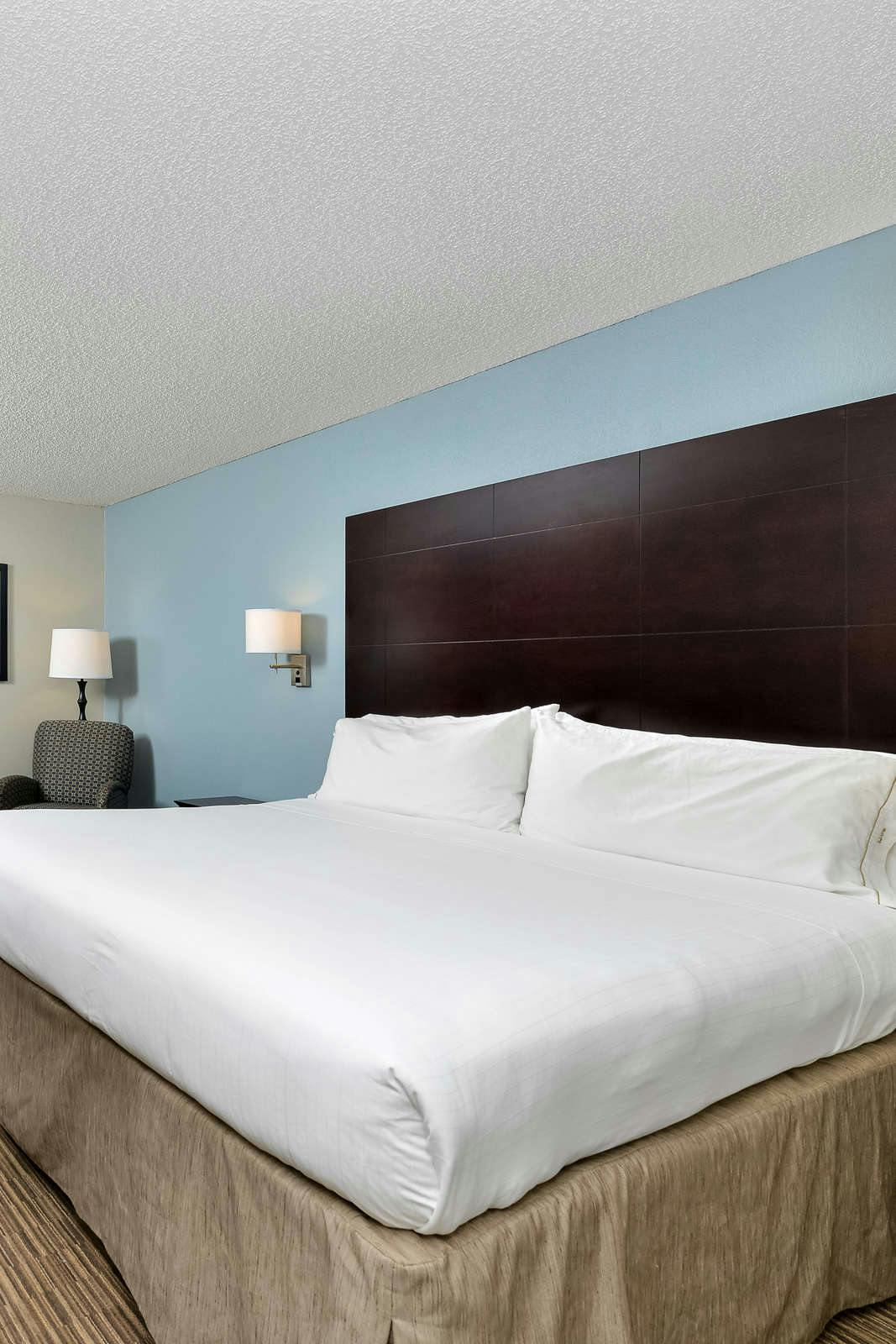 Hotel Holiday Inn Express Hotel & Suites Tampa / Rocky Point Island photo 1