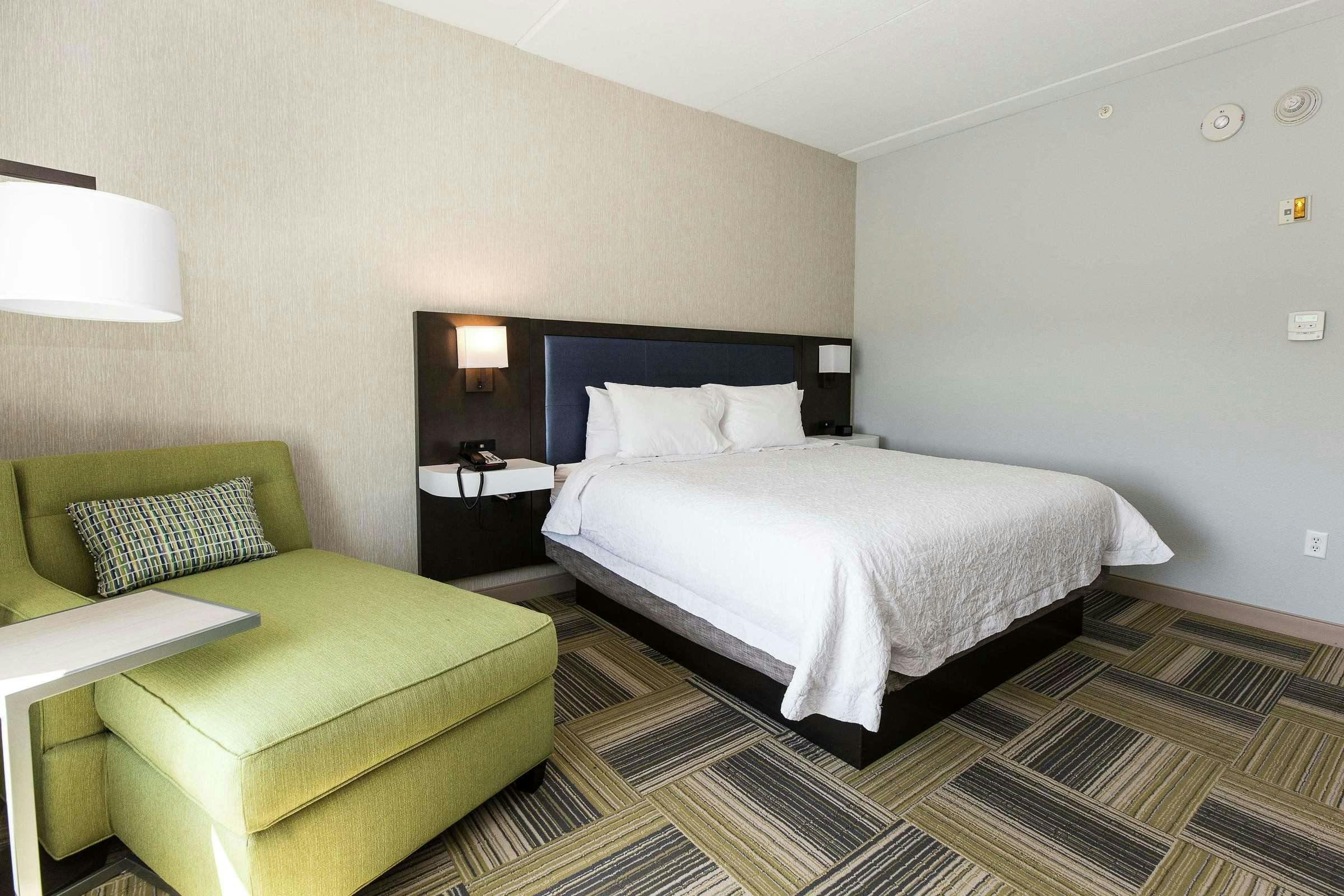 Hotel HAMPTON INN & SUITES SYRACUSE NORTH AIRPORT AREA photo 1