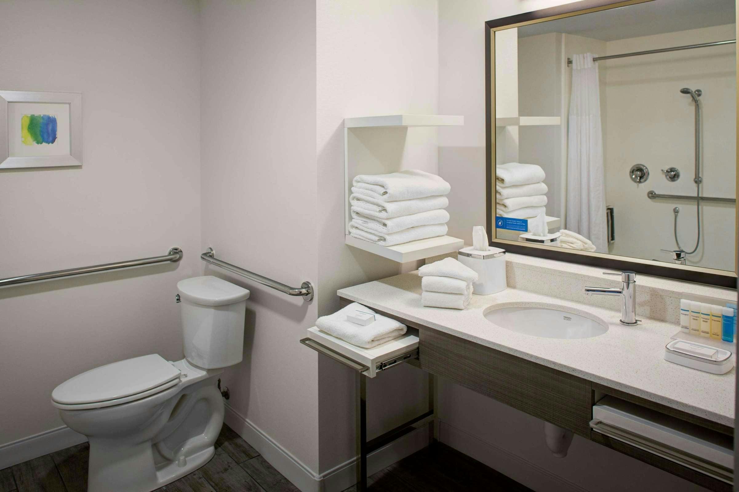 Hotel HAMPTON INN & SUITES SYRACUSE NORTH AIRPORT AREA photo 2