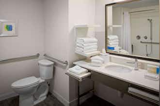 Hotel HAMPTON INN & SUITES SYRACUSE NORTH AIRPORT AREA photo 2