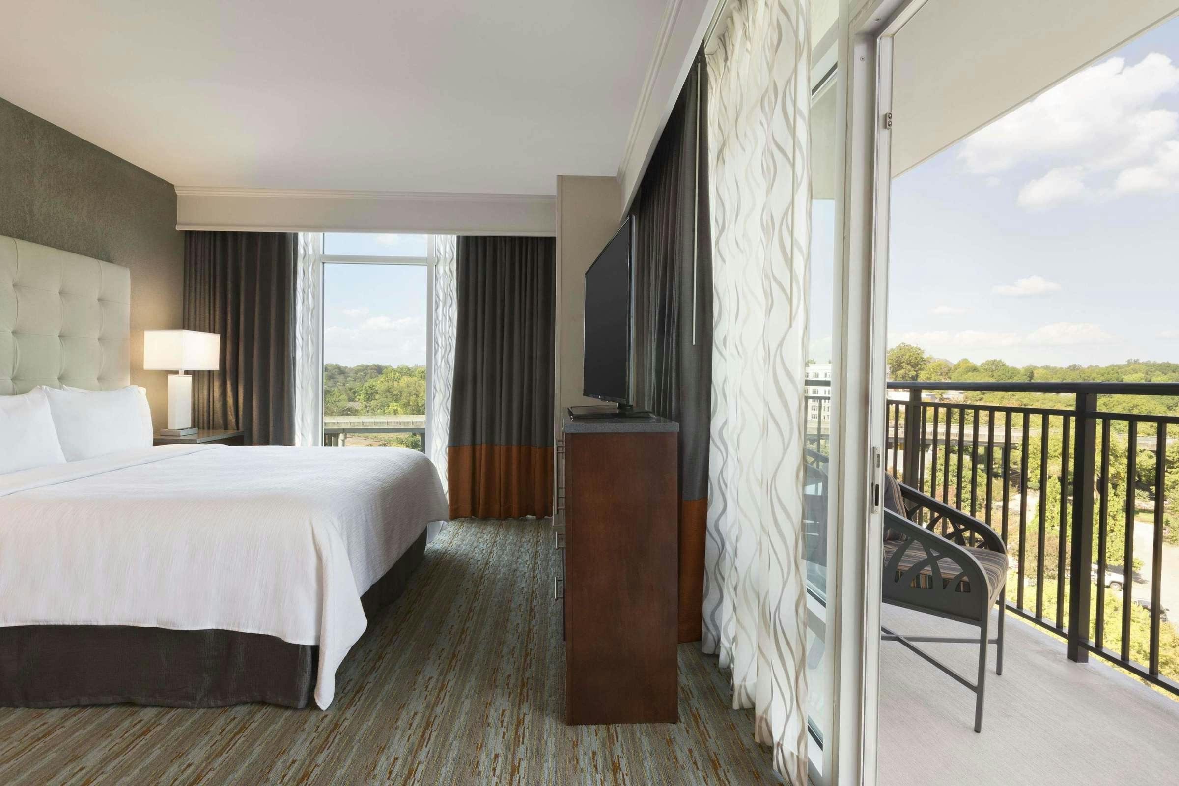 Hotel Embassy Suites by Hilton Greenville Downtown Riverplace photo 4