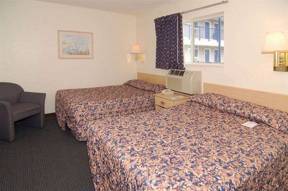 Hotel Suburban Studios Lakeland North I-4 photo 2