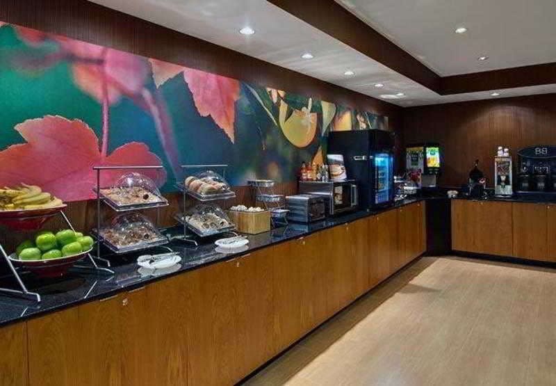 Hotel Fairfield Inn & Suites Fort Worth I-30 West near NAS JRB photo 5