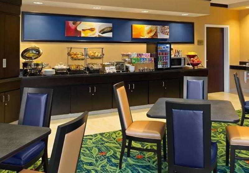 Hotel Fairfield by Marriott Inn & Suites Tacoma Puyallup photo 2