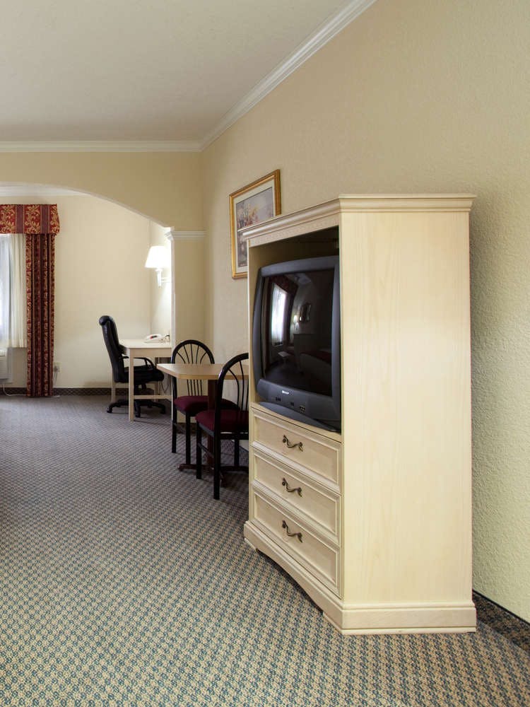 Hotel Holiday Inn Express Hotel & Suites Lake Charles photo 5