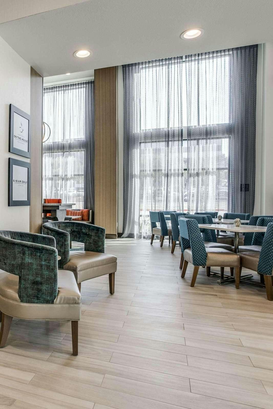 Hotel Hampton Inn & Suites North Dallas Central Expy photo 5