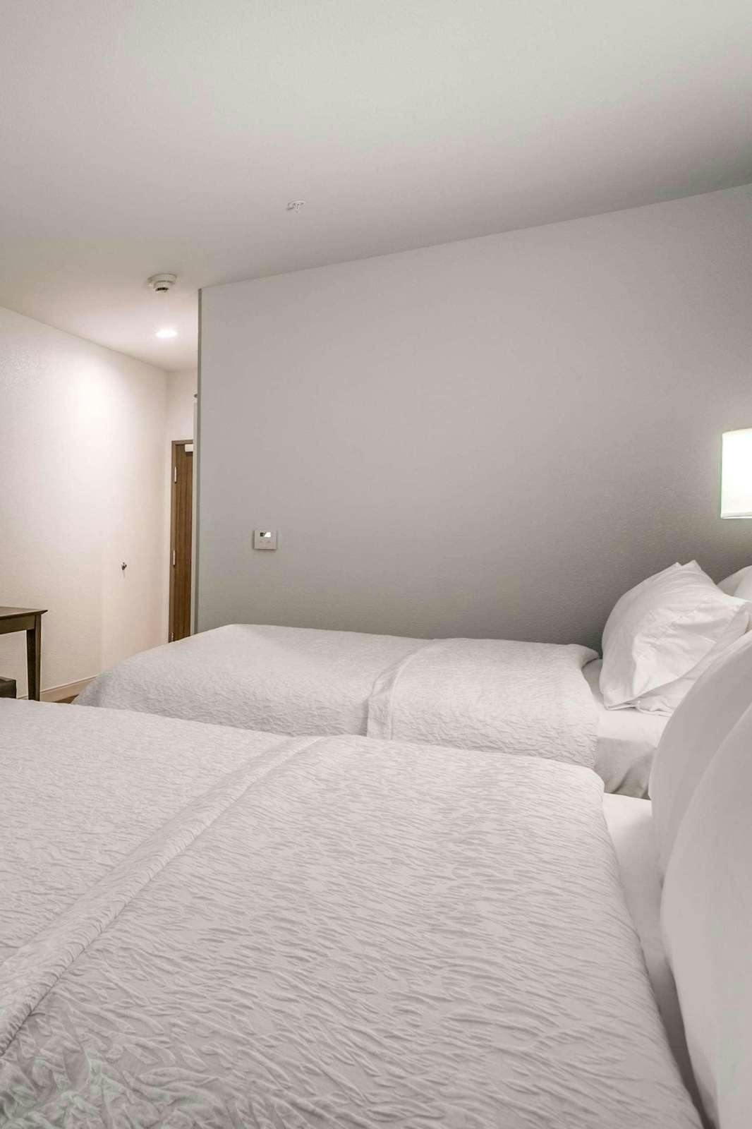 Hotel Hampton Inn & Suites North Dallas Central Expy photo 1