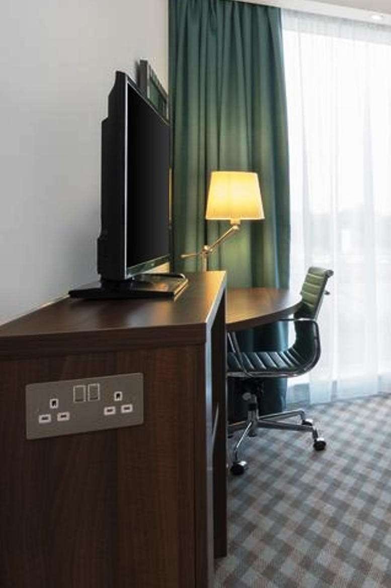 Hotel Hampton By Hilton London Stansted Airport photo 4