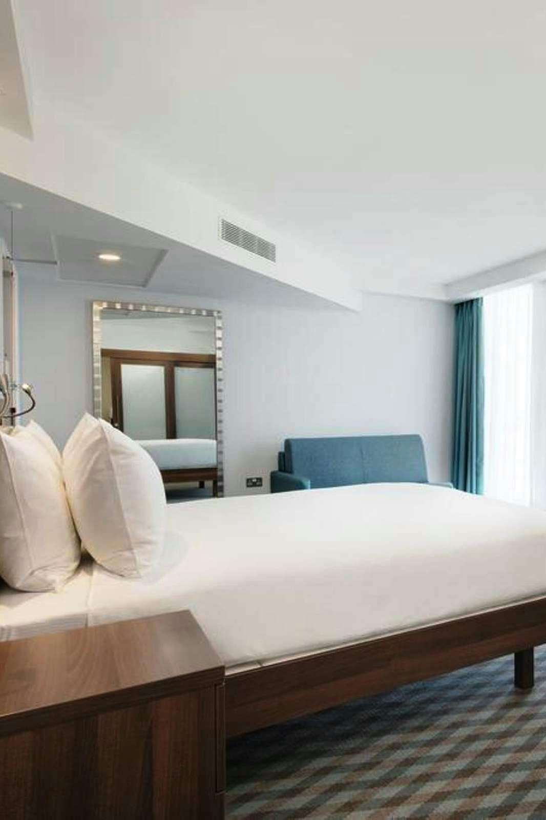 Hotel Hampton By Hilton London Stansted Airport photo 2