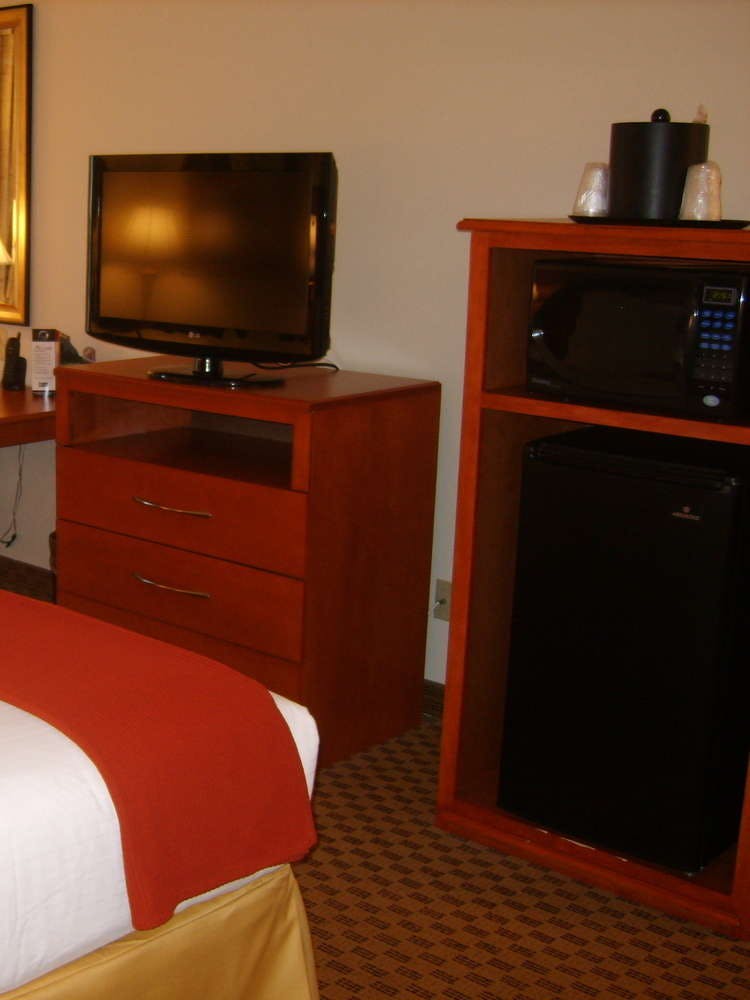 Hotel Holiday Inn Express Hotel & Suites Midland photo 4
