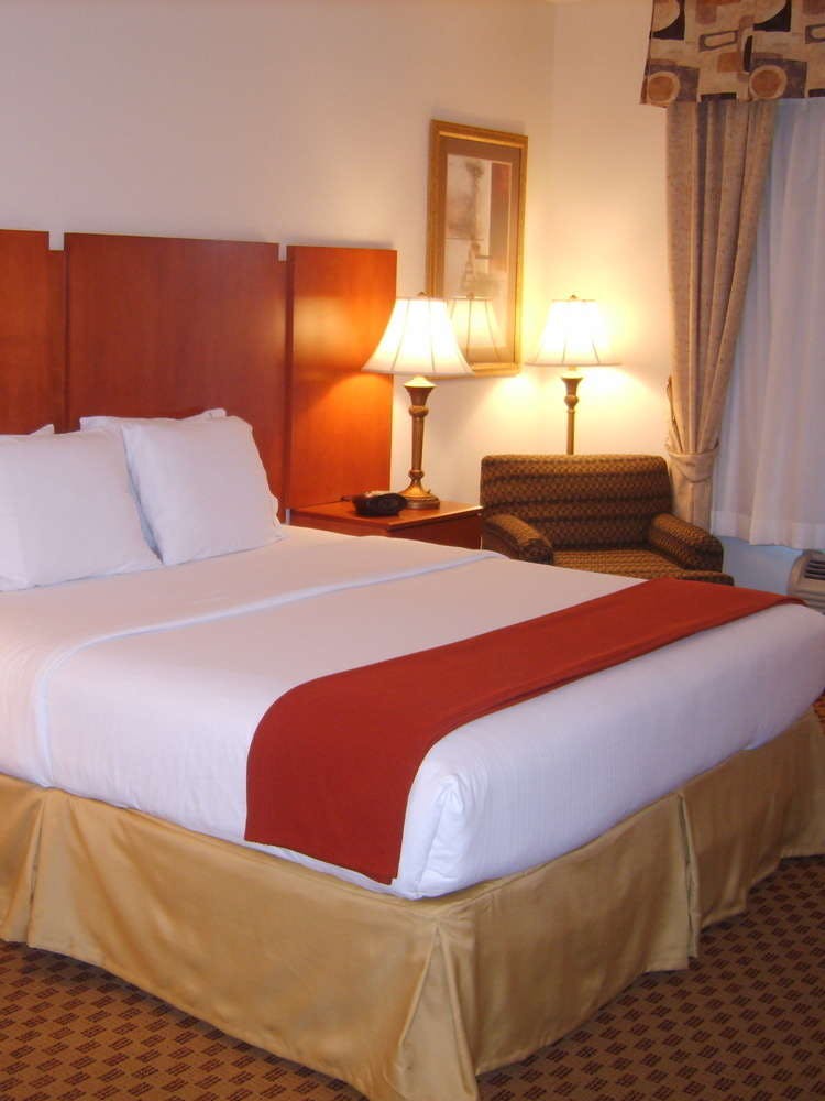 Hotel Holiday Inn Express Hotel & Suites Midland photo 3