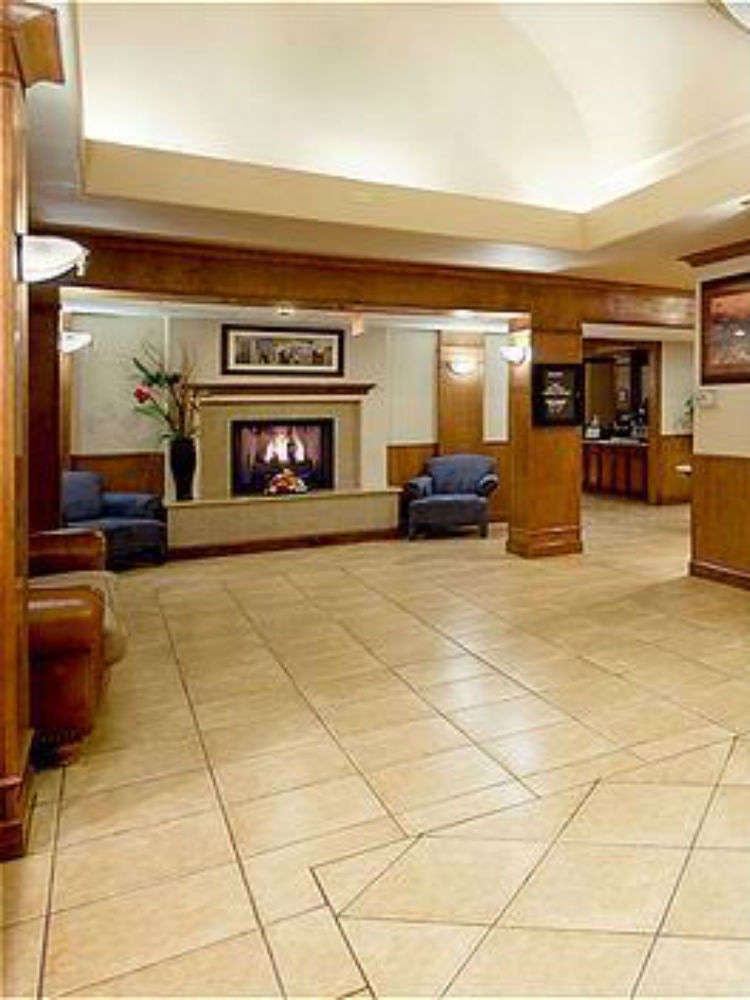 Hotel Holiday Inn Express Hotel & Suites Mission photo 5