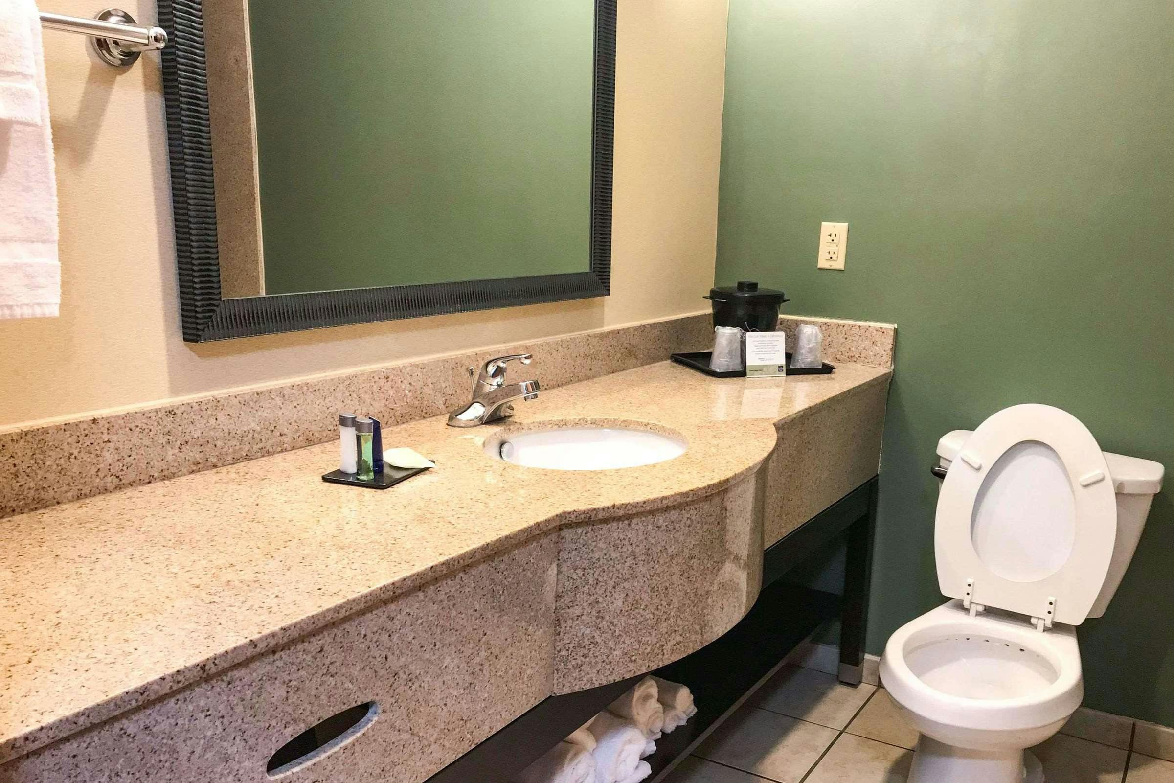 Hotel Spark by Hilton Shepherdsville Louisville South photo 2