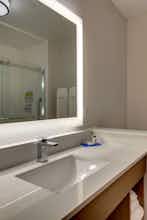 Hotel Holiday Inn Express & Suites Nashville Metrocenter Downtown photo 4