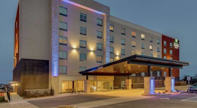 Holiday Inn Express & Suites Nashville Metrocenter Downtown