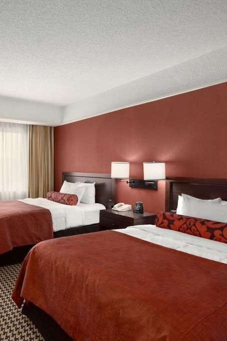 Hotel Embassy Suites By Hilton Atlanta Perimeter Center photo 2