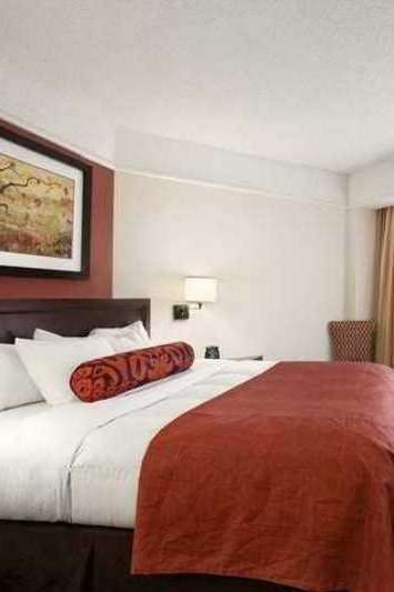 Hotel Embassy Suites By Hilton Atlanta Perimeter Center photo 1