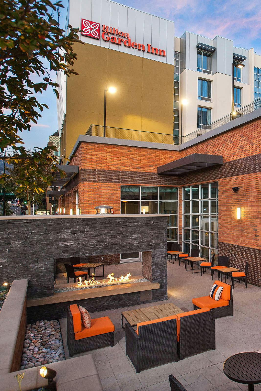 Hotel Hilton Garden Inn Burbank Downtown photo 1