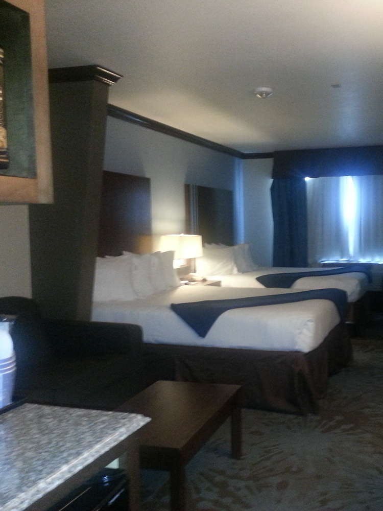 Hotel Holiday Inn Express Hotel & Suites San Antonio NW Seaworld photo 2