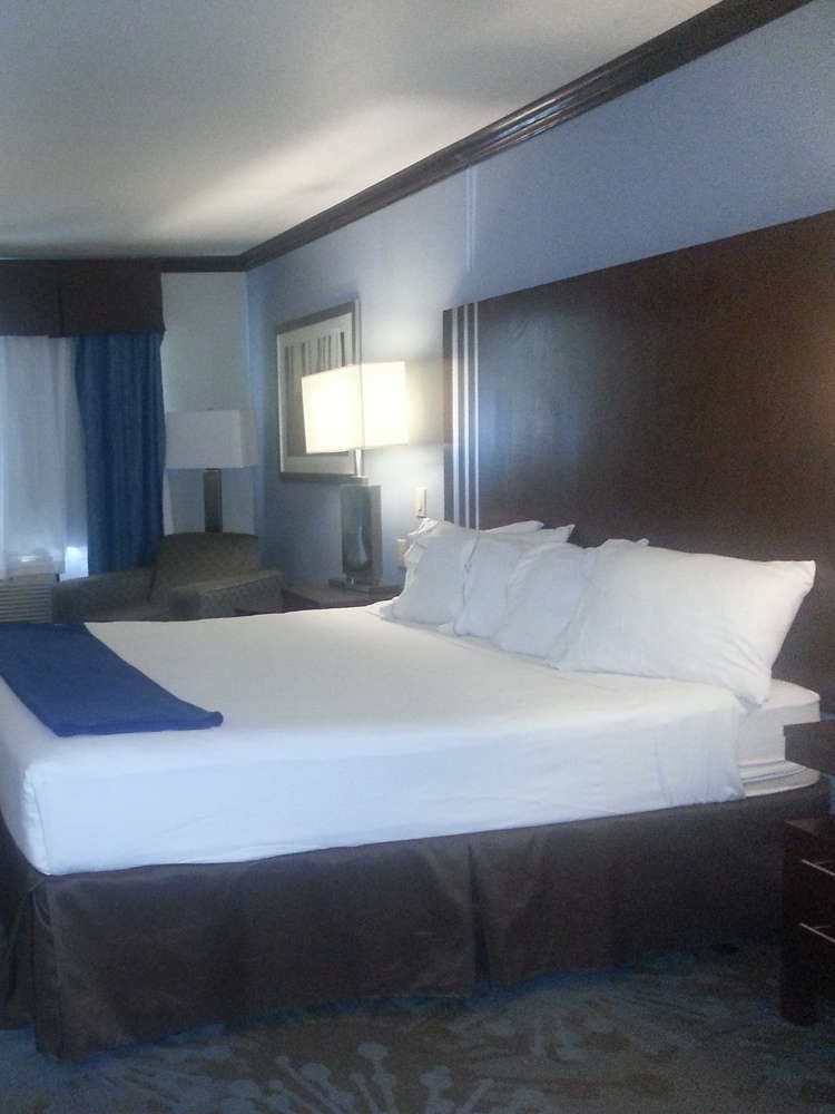 Hotel Holiday Inn Express Hotel & Suites San Antonio NW Seaworld photo 1