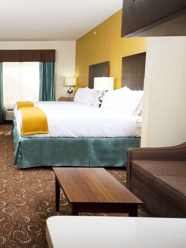 Hotel Holiday Inn Express Hotel & Suites San Antonio SE AT&T Center photo 3
