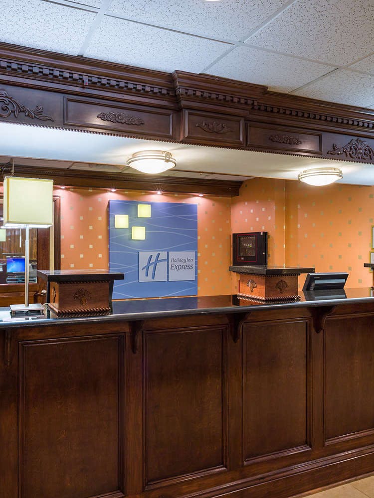 Hotel Holiday Inn Express Andrews AFB photo 4