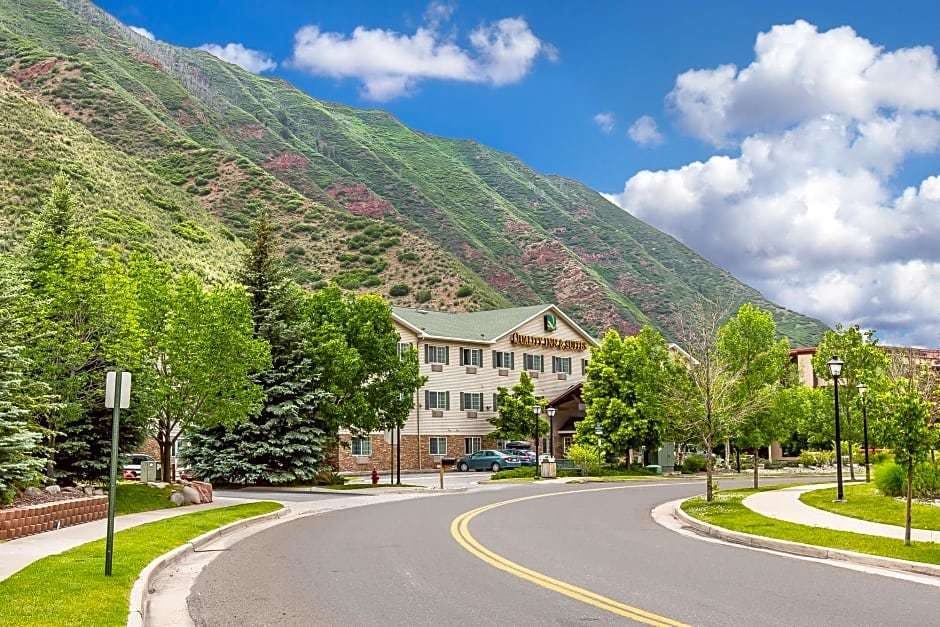 Quality Inn & Suites On the River