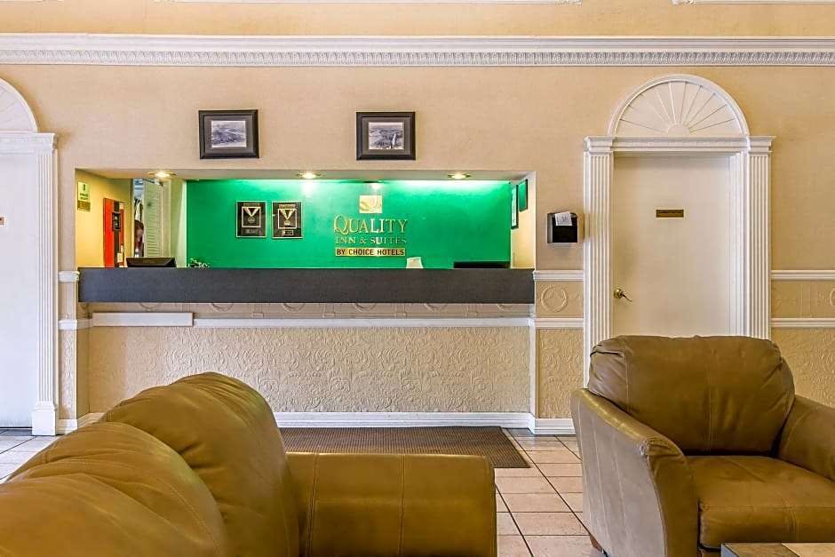 Hotel Quality Inn & Suites On the River photo 1