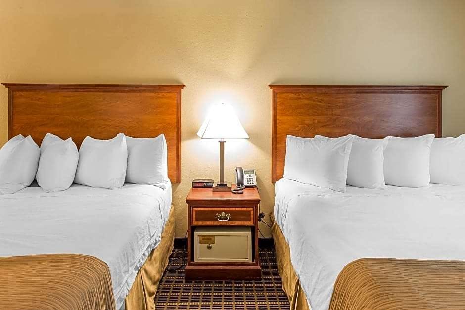 Hotel Quality Inn & Suites On the River photo 4