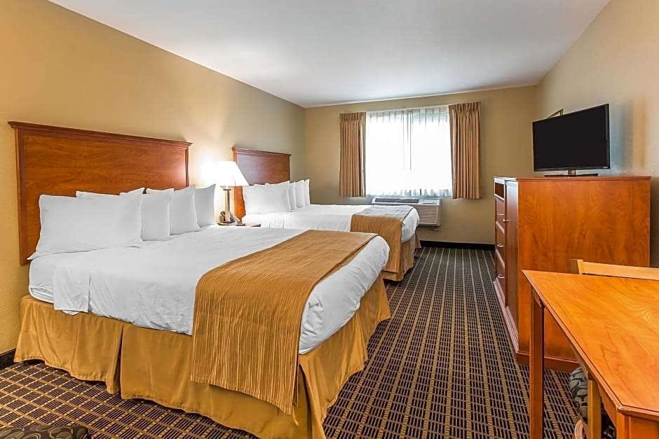 Hotel Quality Inn & Suites On the River photo 5