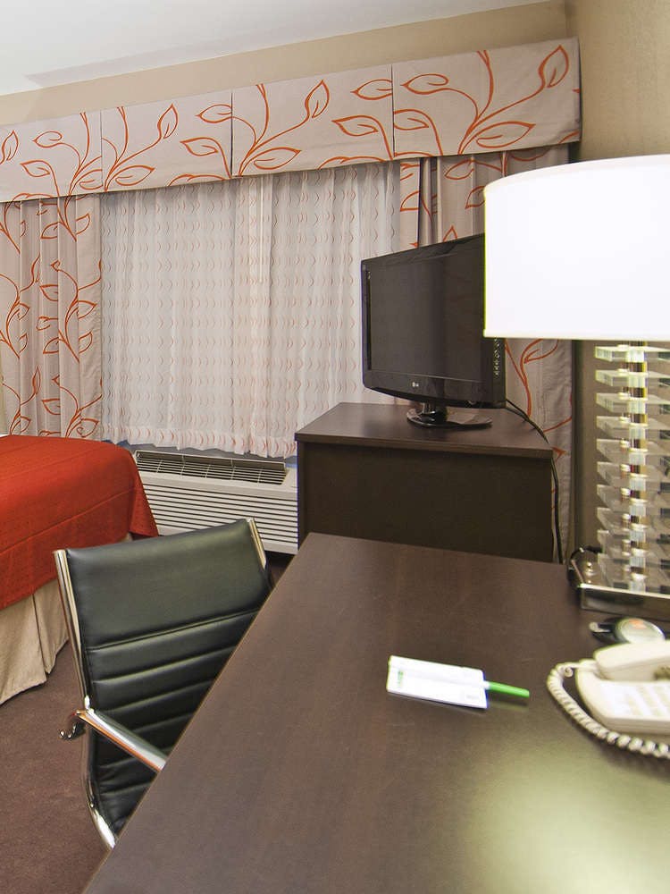 Hotel Holiday Inn Hotel & Suites Slidell photo 3