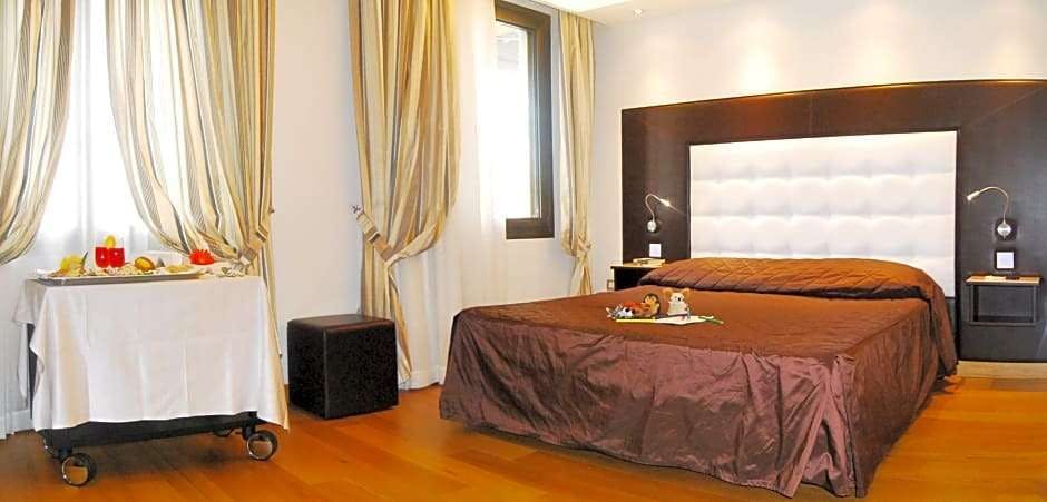 Hotel Hotel Royal Caserta photo 5