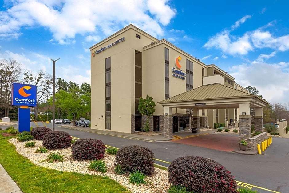 Comfort Inn and Suites Durham Near Duke University