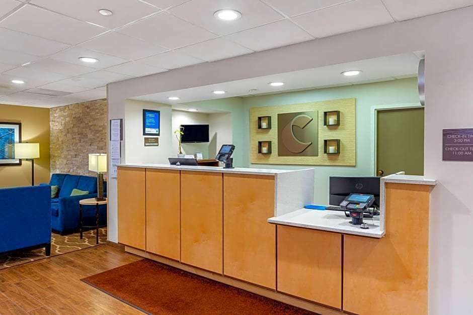 Hotel Comfort Inn and Suites Durham Near Duke University photo 1