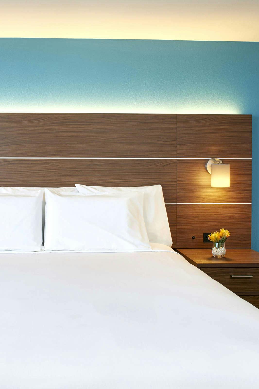 Hotel Holiday Inn Express Waikiki photo 2