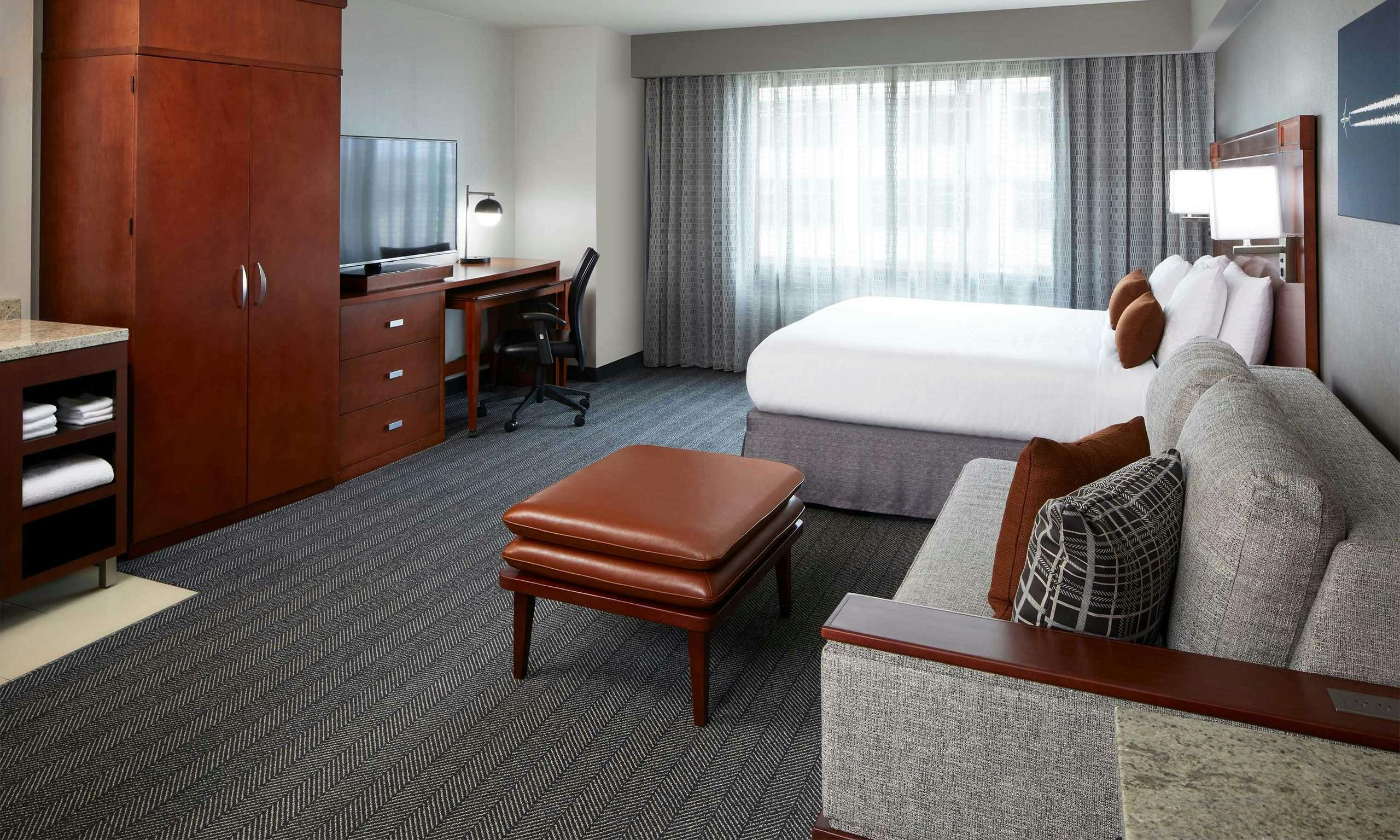 Courtyard by Marriott Los Angeles LAX/Century Boulevard