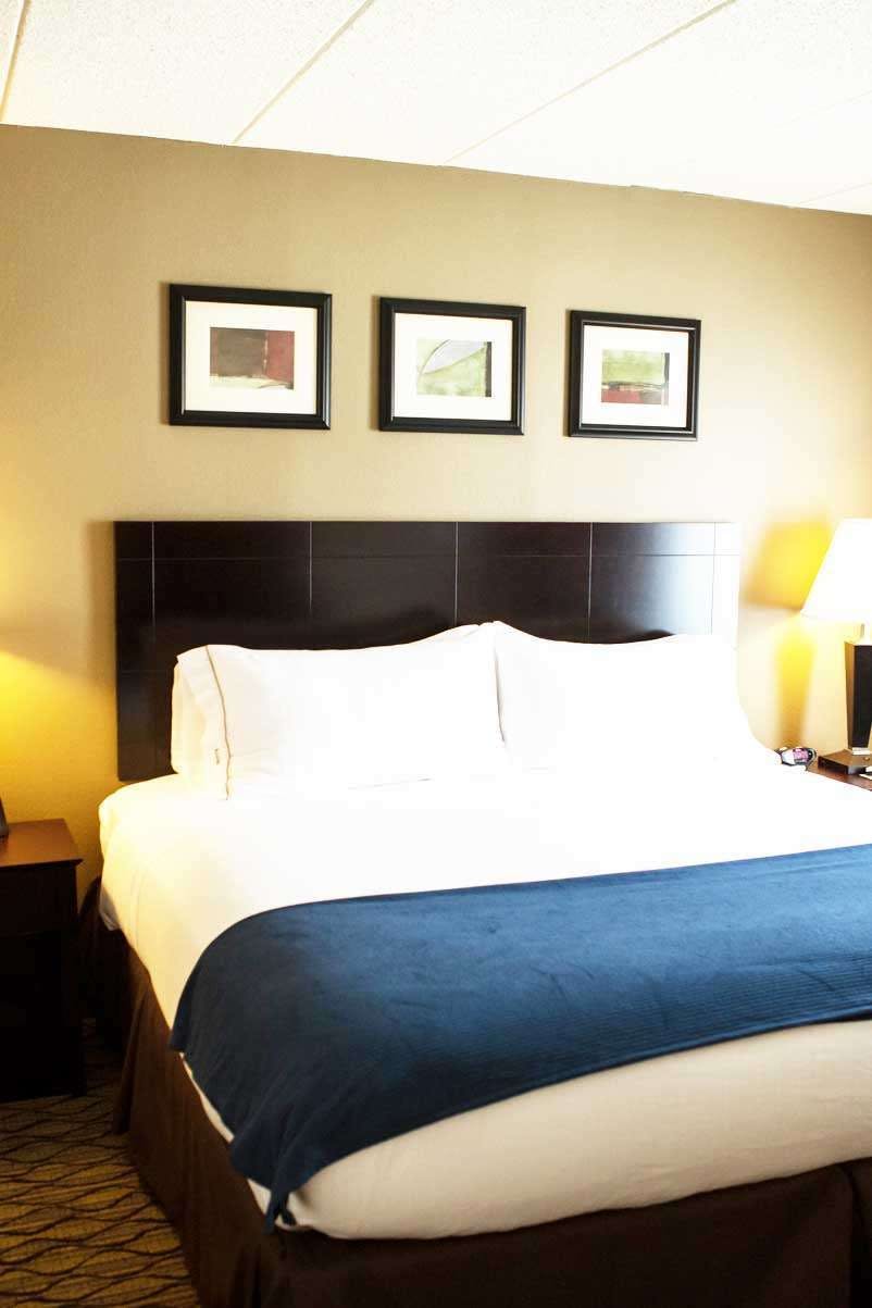 Hotel Holiday Inn Express Hotel & Suites Milford photo 1