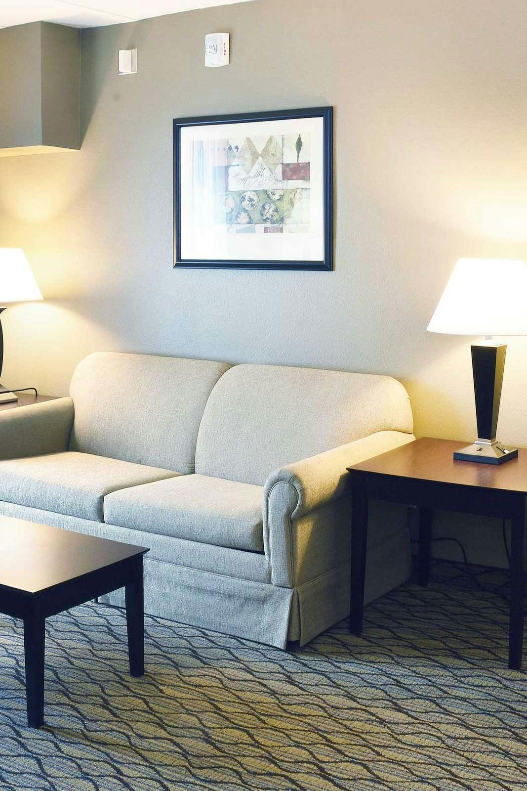 Hotel Holiday Inn Express Hotel & Suites Milford photo 2