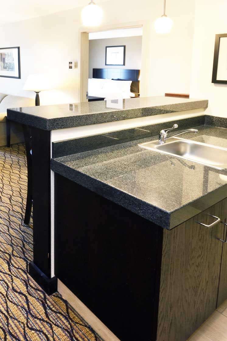 Hotel Holiday Inn Express Hotel & Suites Milford photo 5