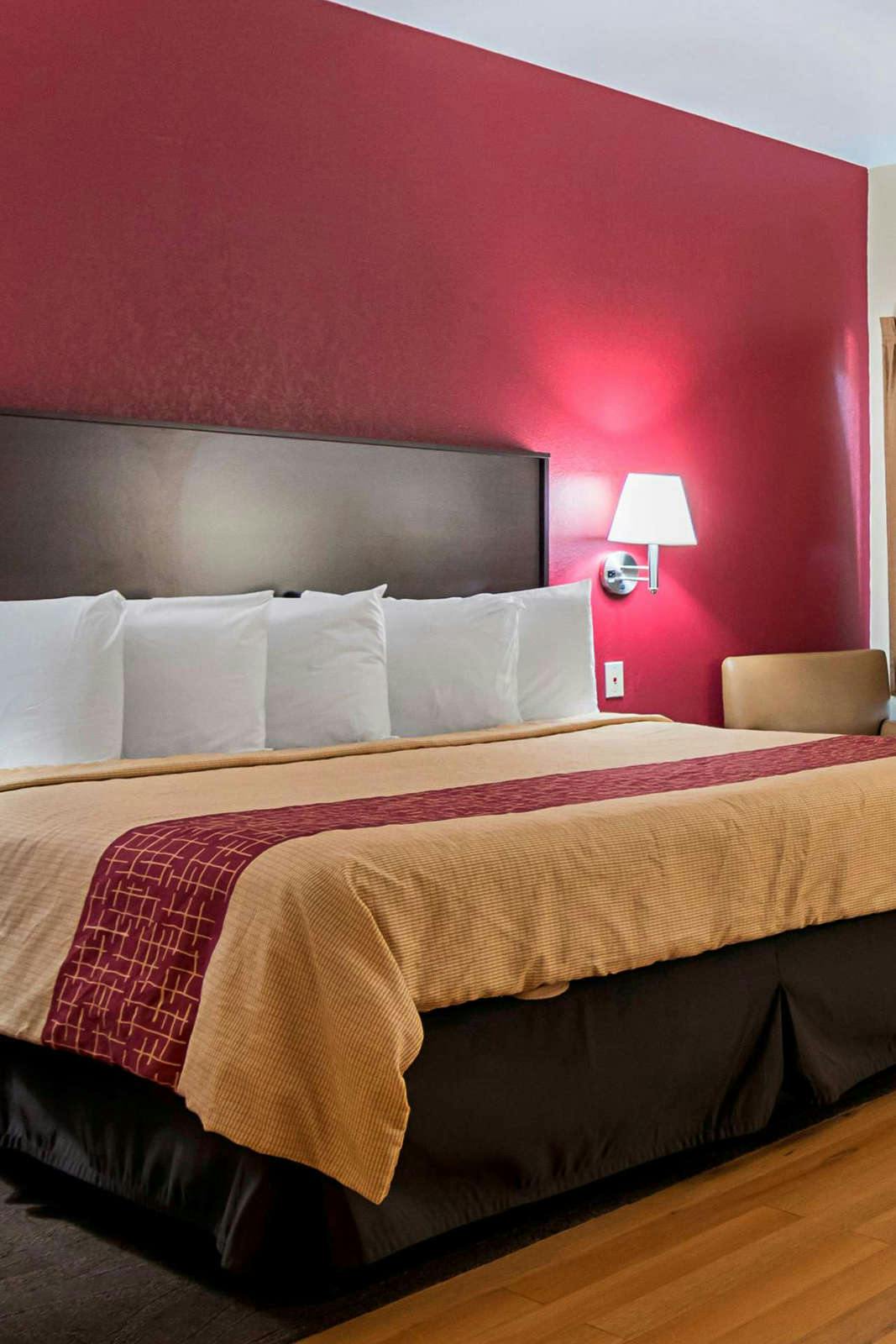 Hotel Red Roof Inn & Suites Lake Orion/ Auburn Hills photo 2