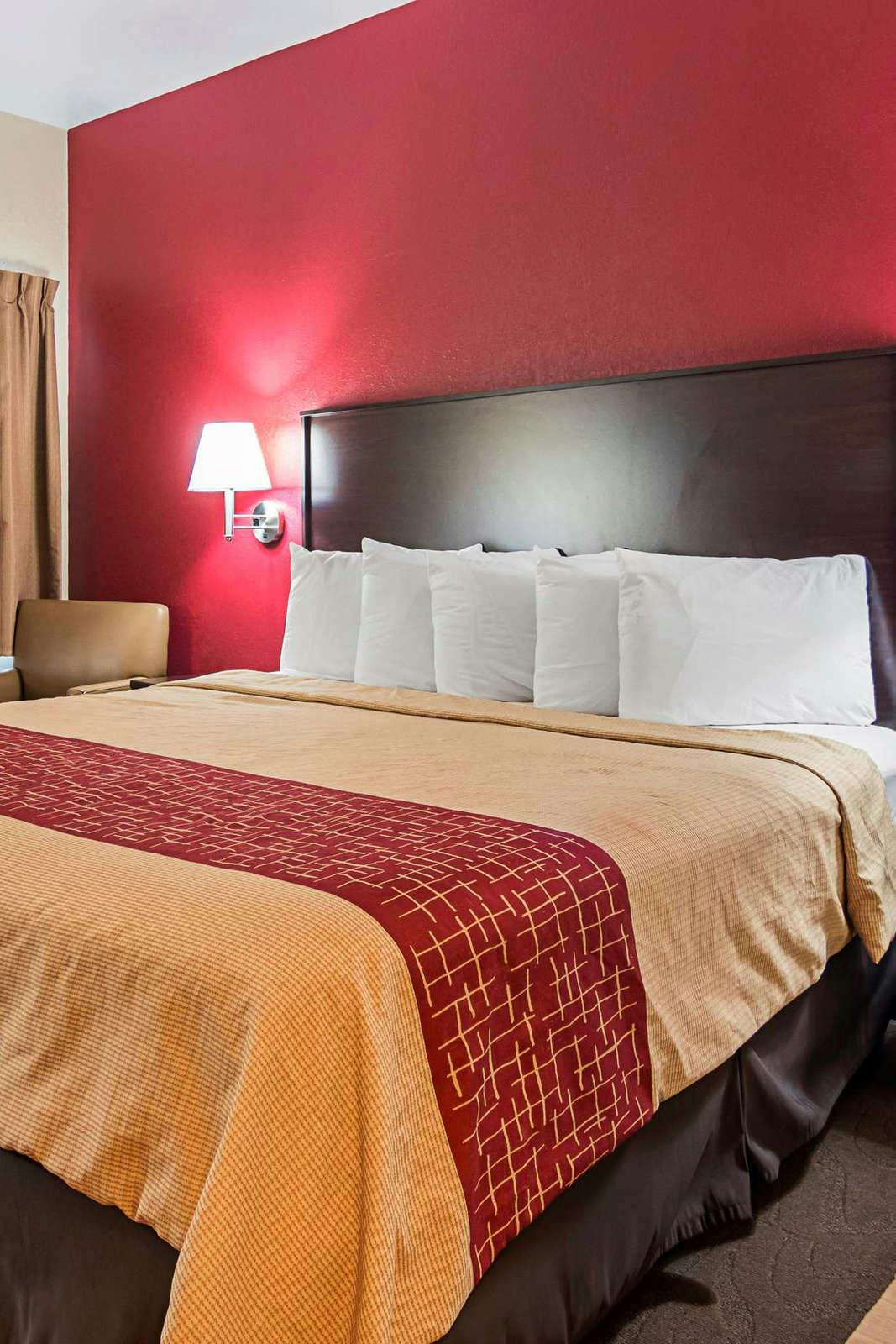 Hotel Red Roof Inn & Suites Lake Orion/ Auburn Hills photo 5