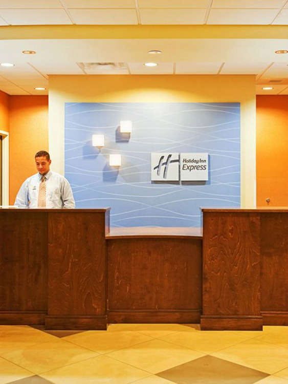 Hotel Holiday Inn Express Hotel & Suites San Antonio SE AT&T Center photo 4