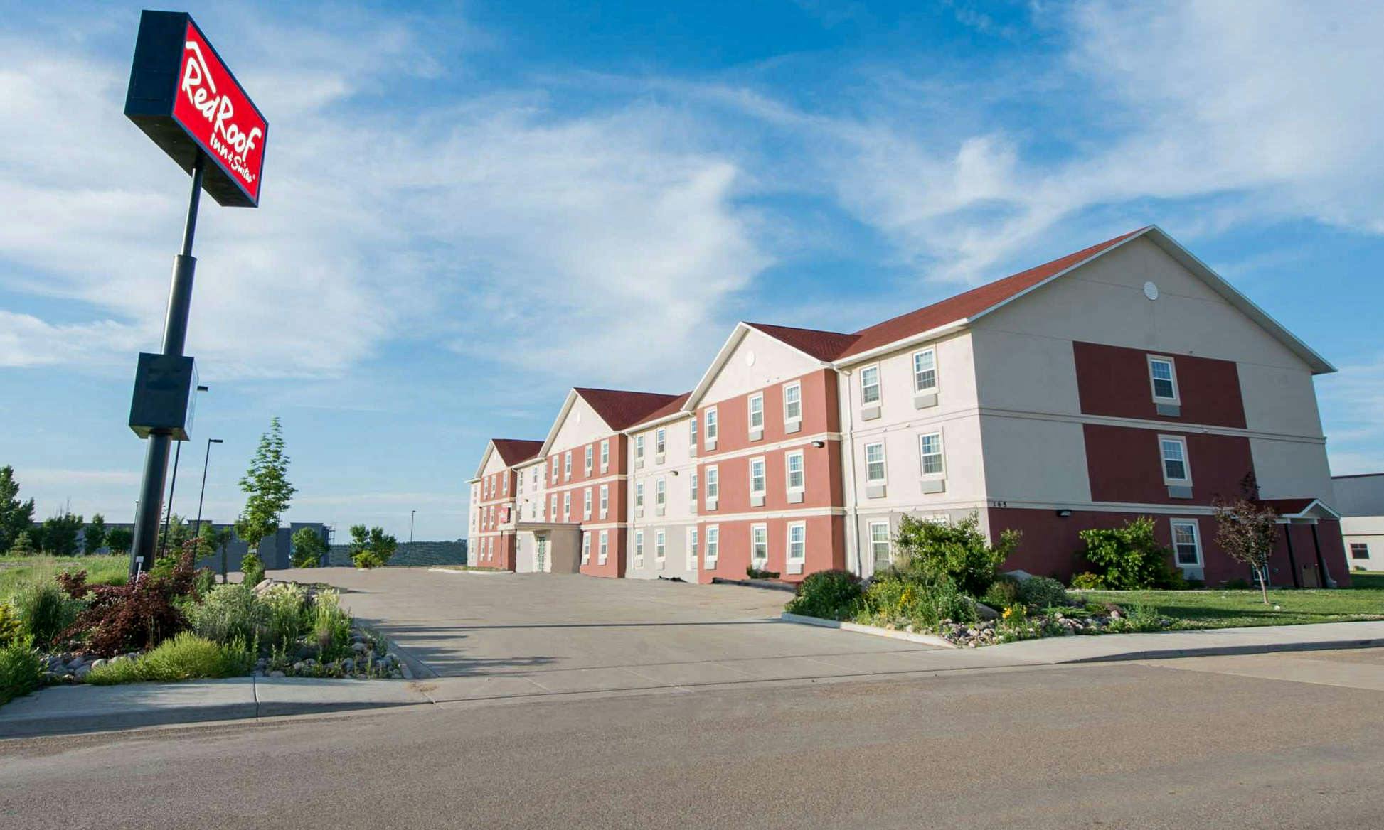 Red Roof Inn & Suites Dickinson